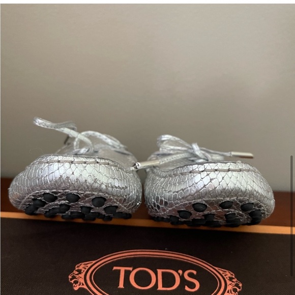 Almost NEW Tod’s metallic loafers - Picture 3 of 6